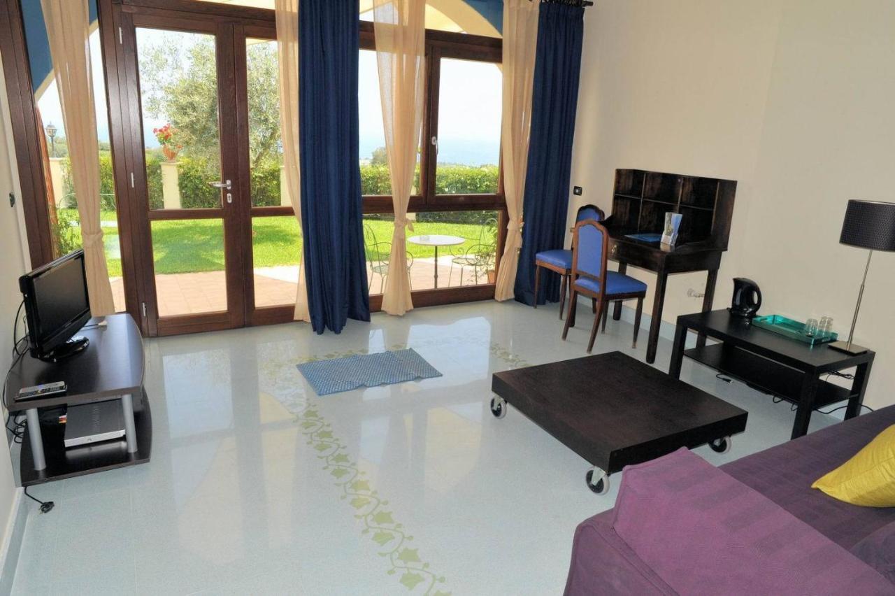 Tenuta Santa Tecla アチレアーレ 部屋 写真